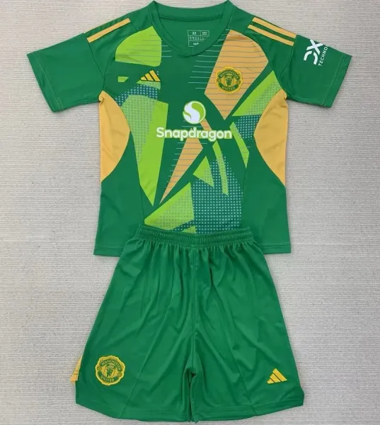 24/25 Manchester United Green goalkeeper Adult Set