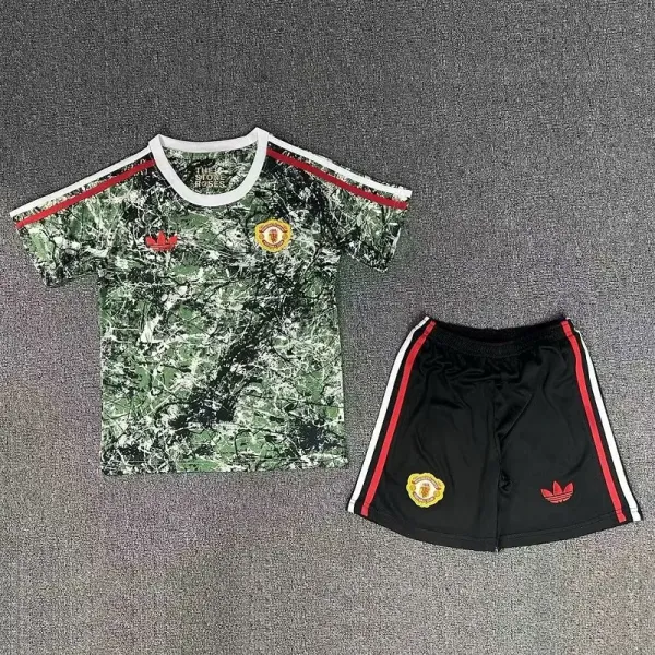 24/25 Manchester United Co branded version kids kit